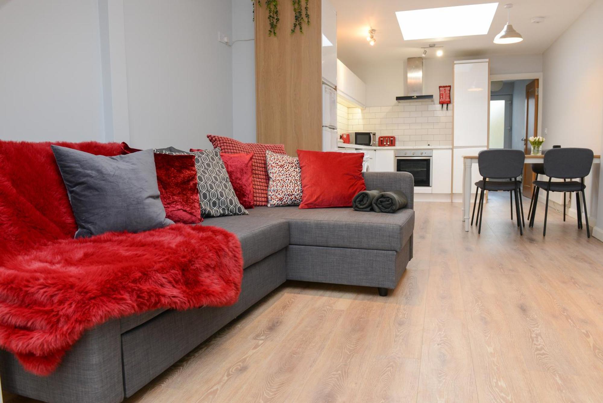 The Red Keep Fab Location - Two Bed - Two Bathrooms -Townhouse Голуэй Экстерьер фото